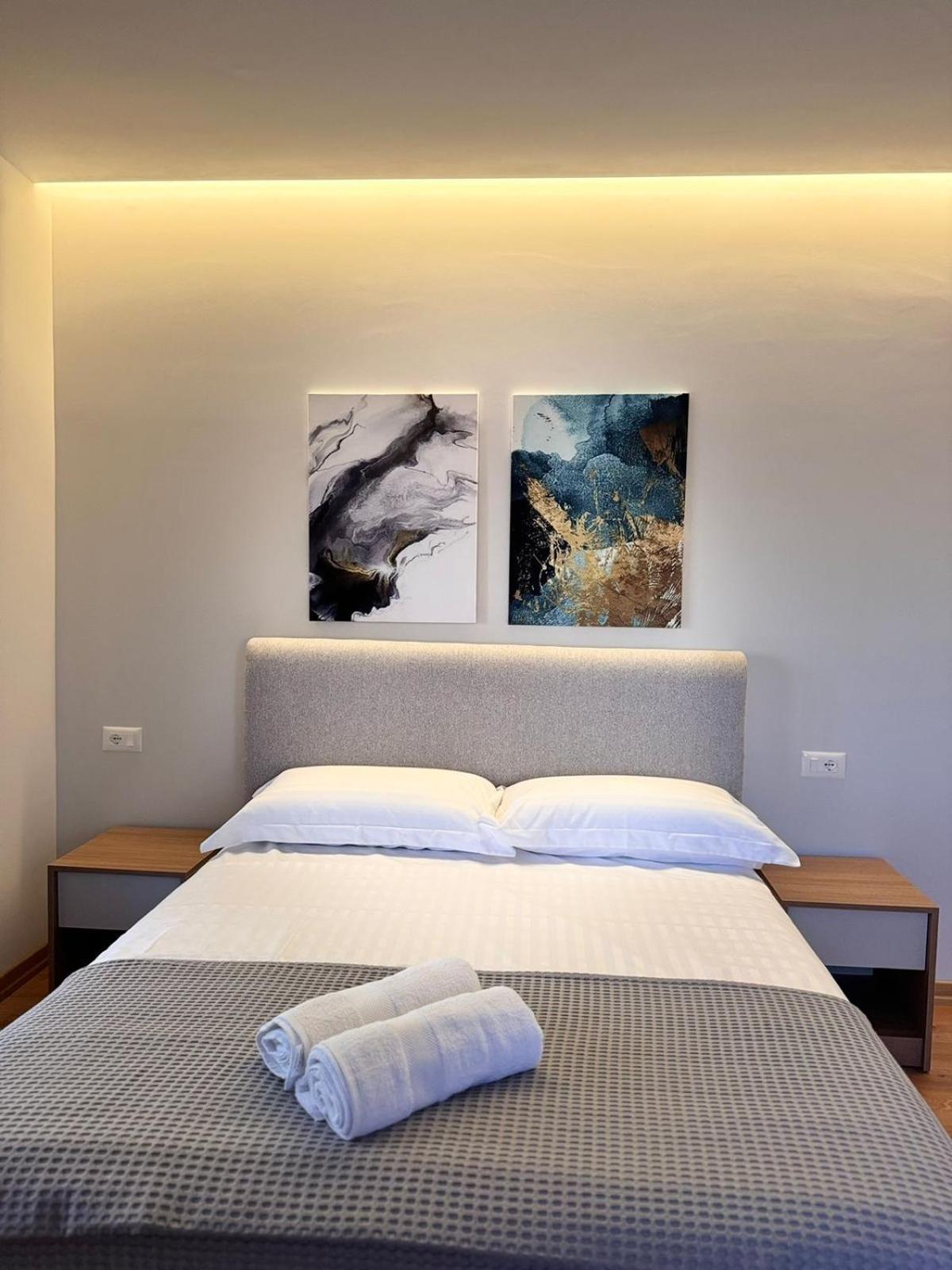Izi Boutique Lägenhet Tirana Exteriör bild