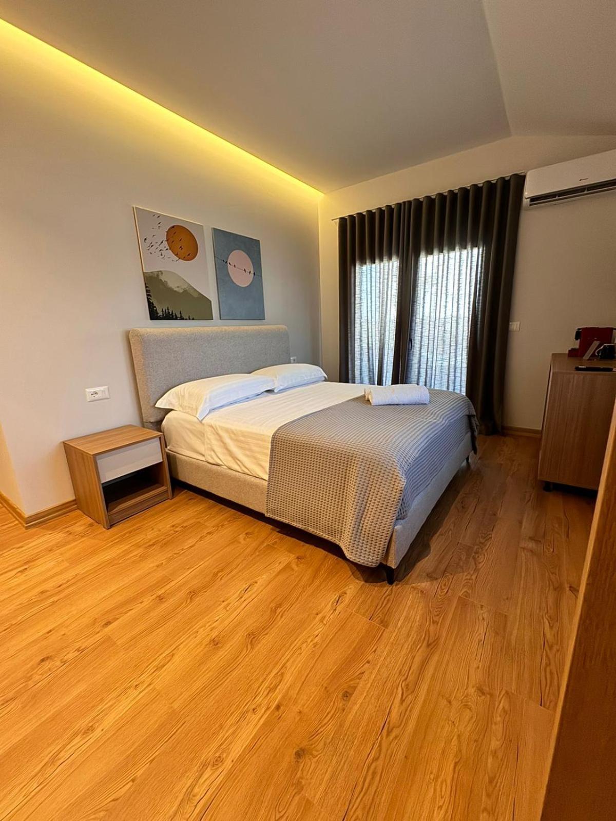 Izi Boutique Lägenhet Tirana Exteriör bild