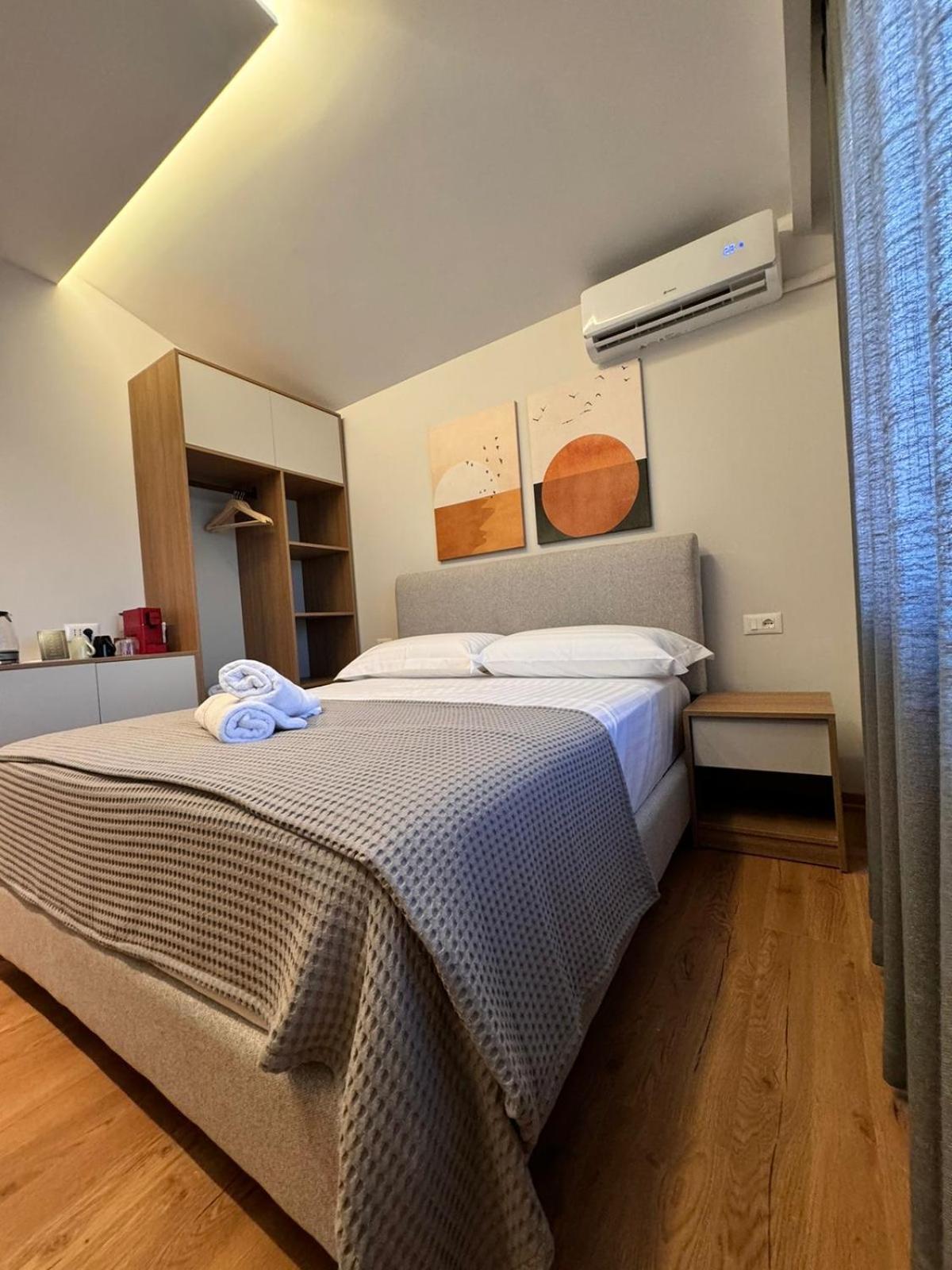 Izi Boutique Lägenhet Tirana Exteriör bild
