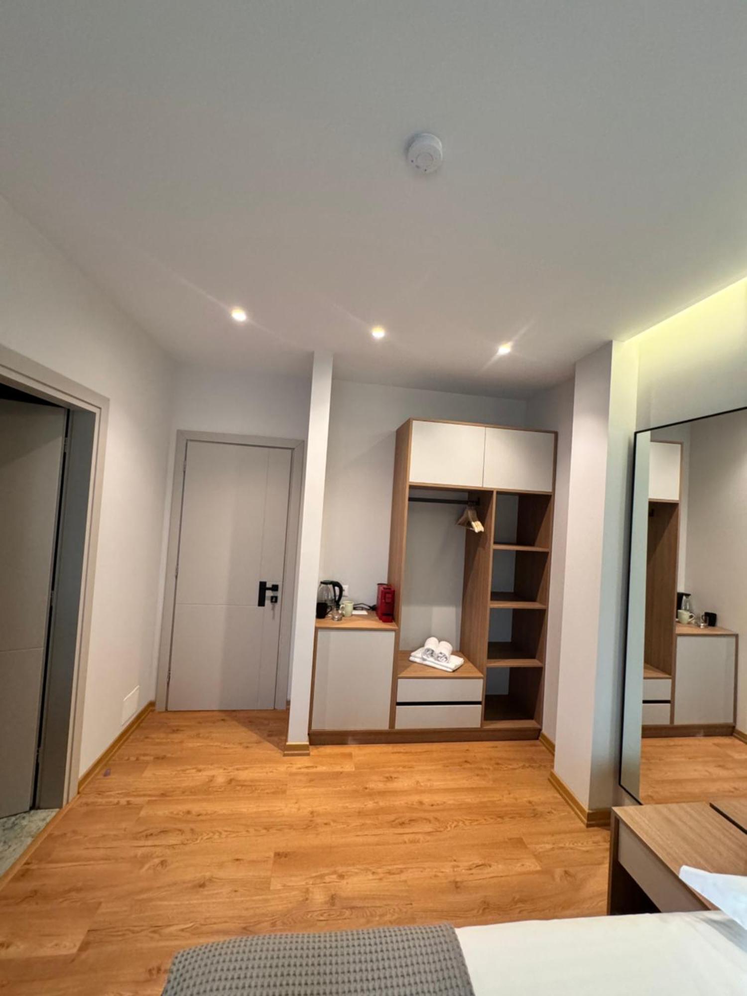Izi Boutique Lägenhet Tirana Exteriör bild