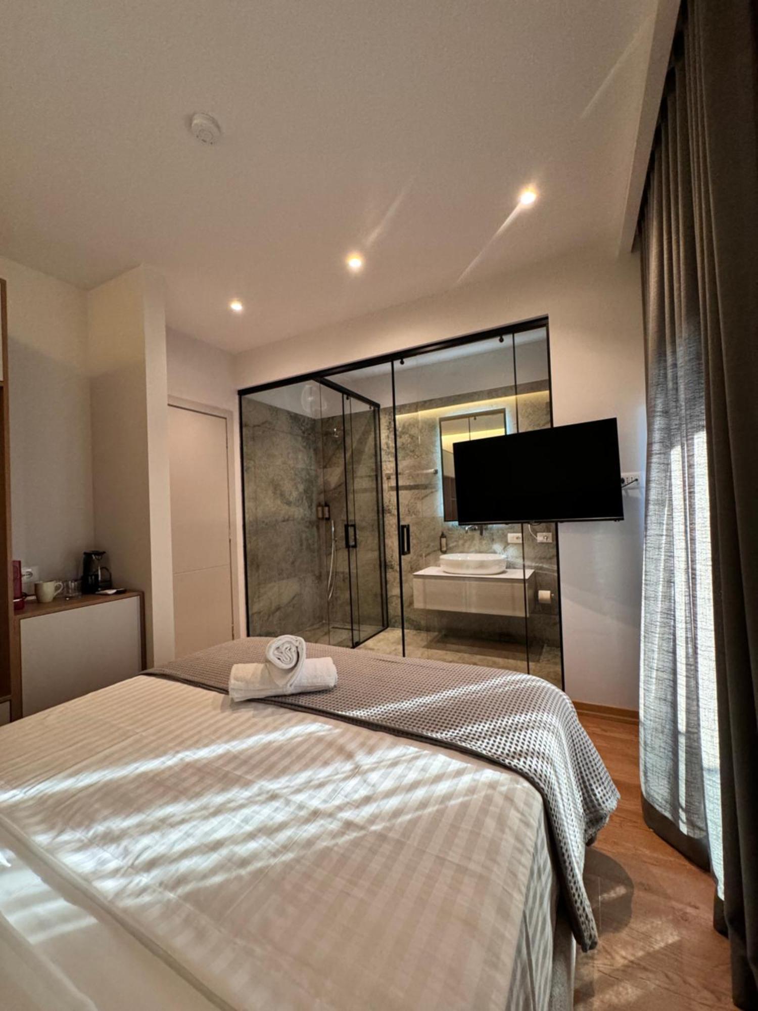 Izi Boutique Lägenhet Tirana Exteriör bild
