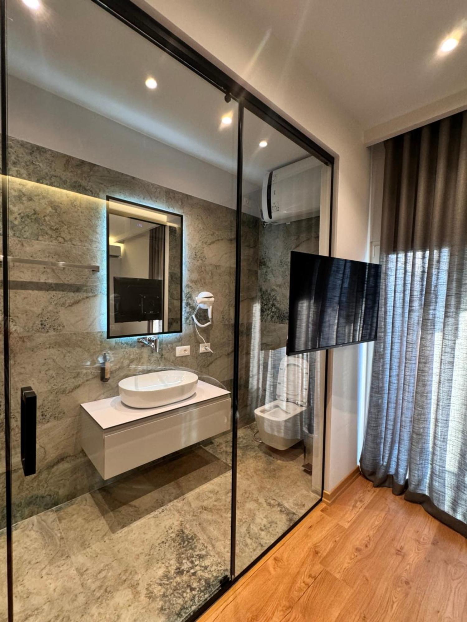 Izi Boutique Lägenhet Tirana Exteriör bild