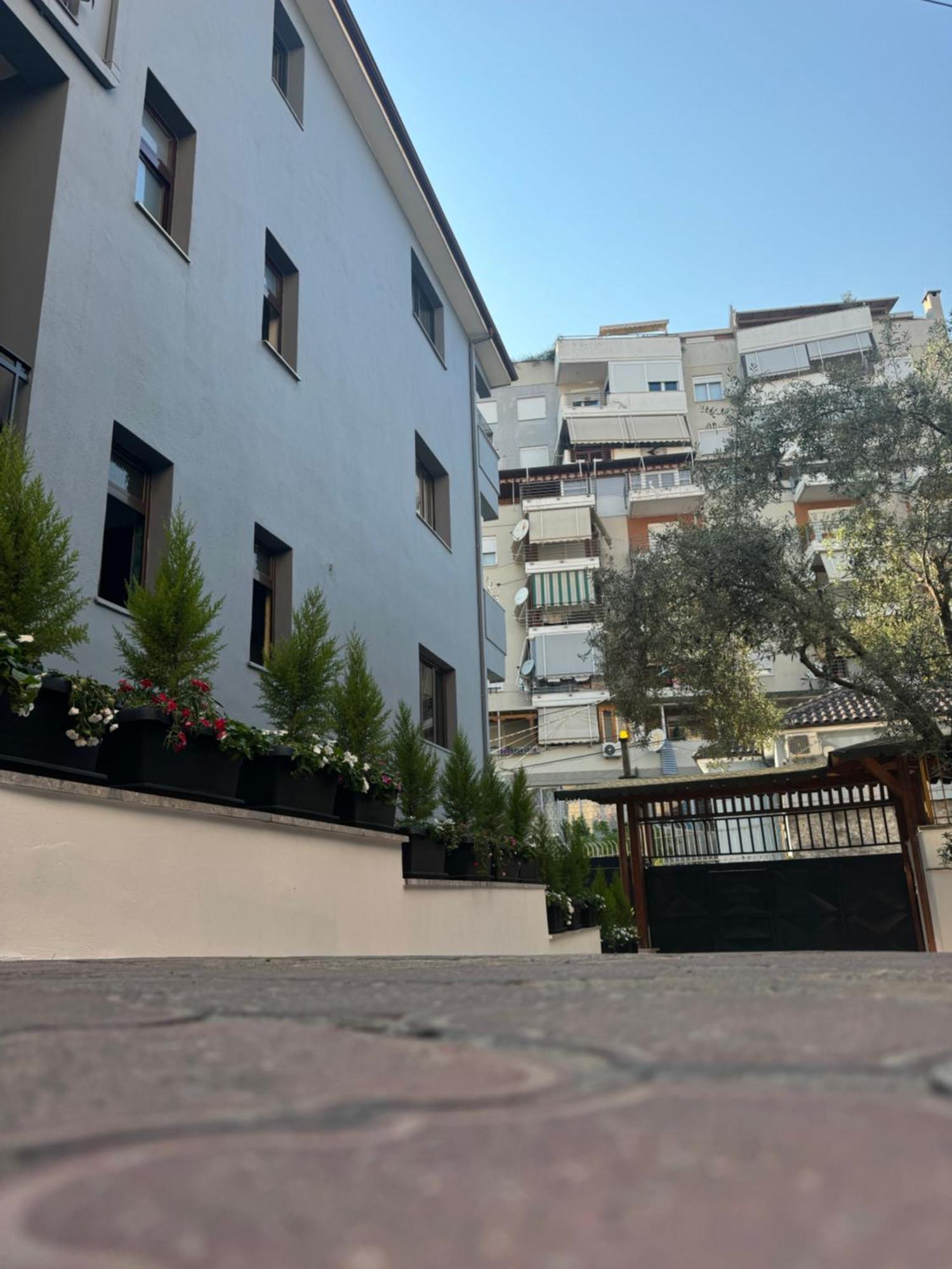 Izi Boutique Lägenhet Tirana Exteriör bild