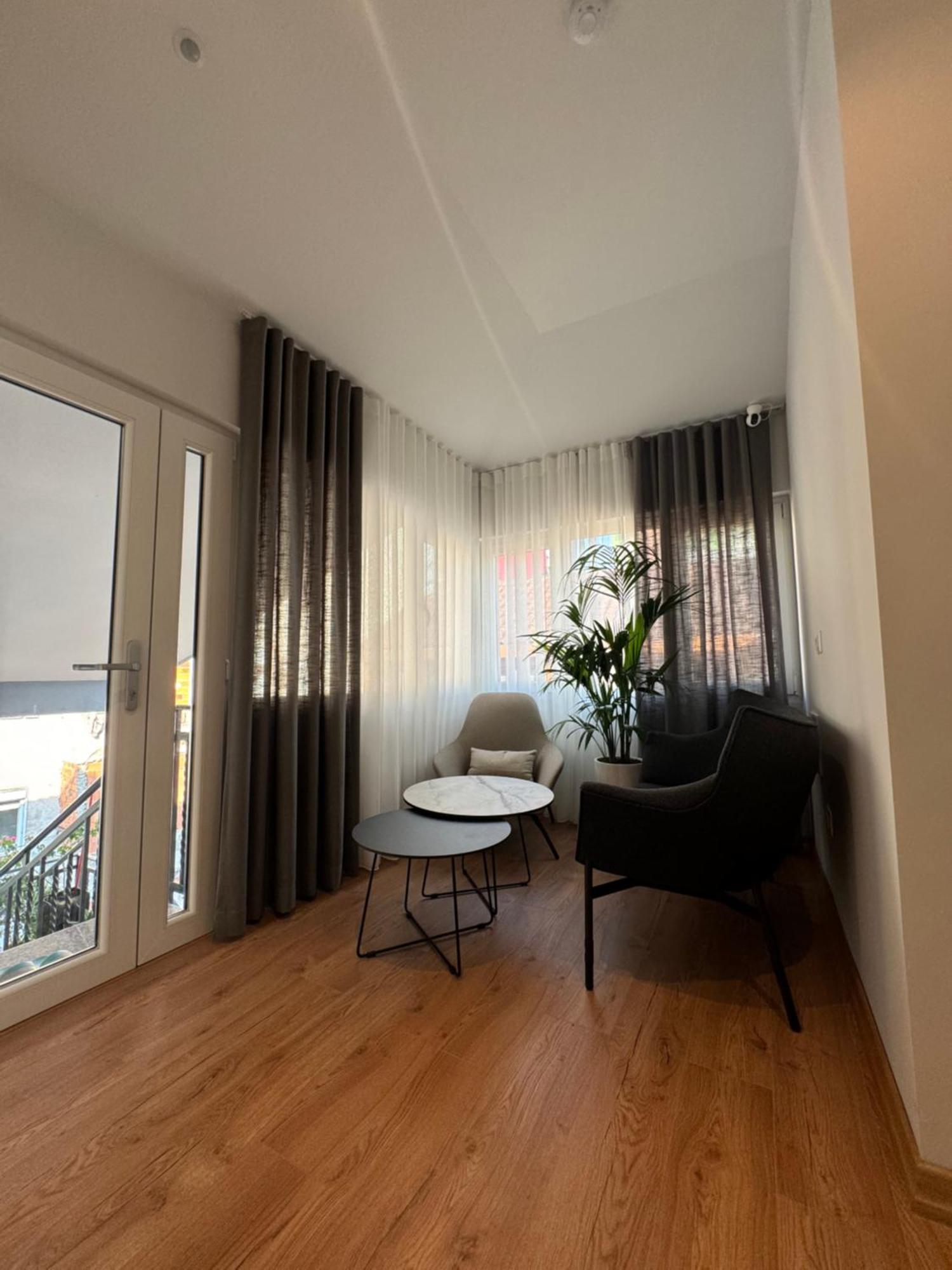 Izi Boutique Lägenhet Tirana Exteriör bild